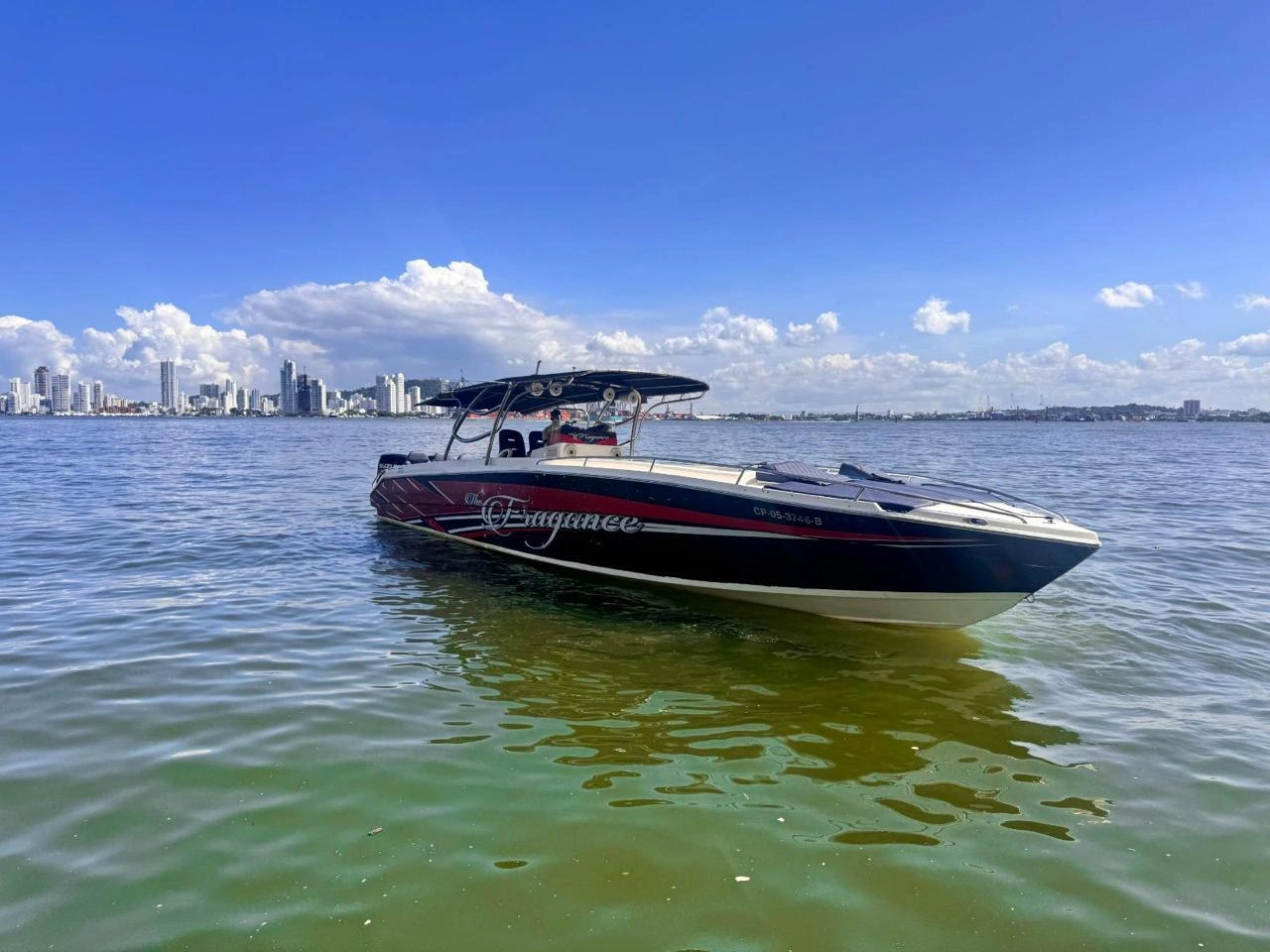 Alquiler de bote deportivo